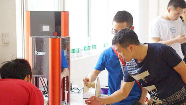 不得了 成都大學生“創客”研制3D打印機 大多外銷美國