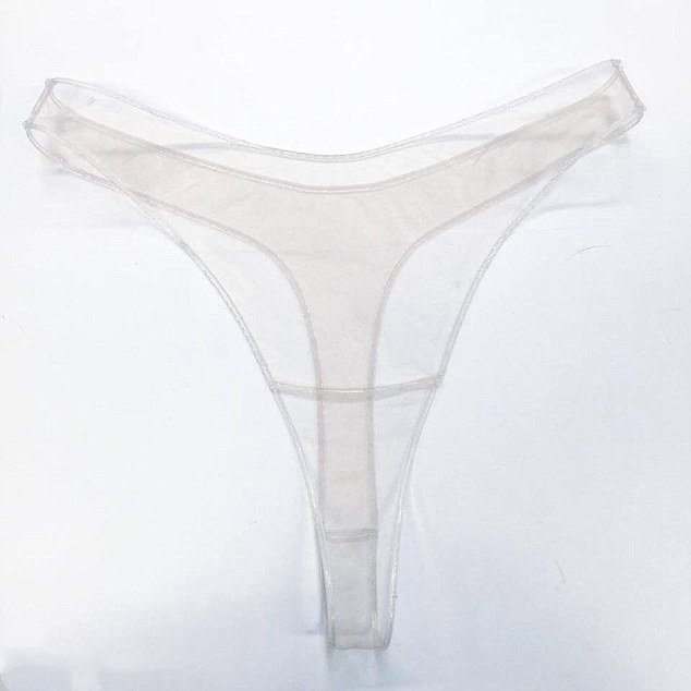 Jess用3D打印的彈力橡膠代替了通常會導致內褲線的松緊帶和針腳。由于衣服是用硅膠3D打印而不是縫合的，使得整件衣服輪廓鮮明，而且能夠防止走形。