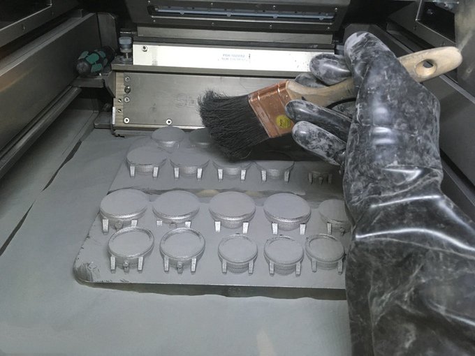 這回真是亮瞎狗眼了 3D打印的鈦合金腕表發起眾籌_e鍵3D打印服務 這回真是亮瞎狗眼了 3D打印的鈦合金腕表發起眾籌_e鍵3D打印服務