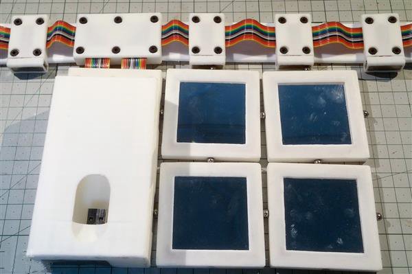 性感與高科技的結合 美女創客SexyCyborg又造3D打印LED鏡面塊裙子