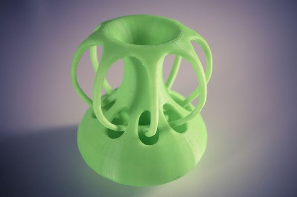 3D打印而成的花瓶 新手選擇3D打印手板模型加工打樣還是CNC加工?選擇當地還是全國3D打印公司?