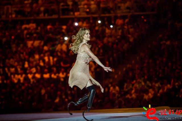 3D打印服裝_殘奧會開幕式之星Amy Purdy的3D打印連衣裙閃耀舞臺 3D打印服裝_殘奧會開幕式之星Amy Purdy的3D打印連衣裙閃耀舞臺