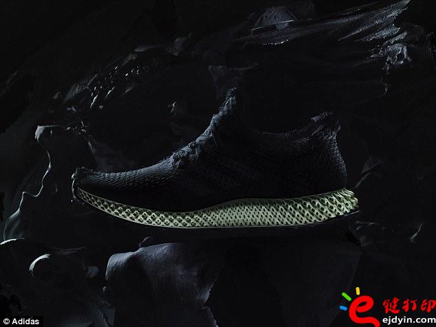 阿迪達斯率先推出3D打印量產時尚跑鞋,大量節約開模具成本