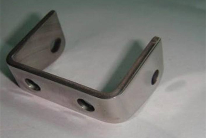 鈑金U形零件進行折彎加工的要點